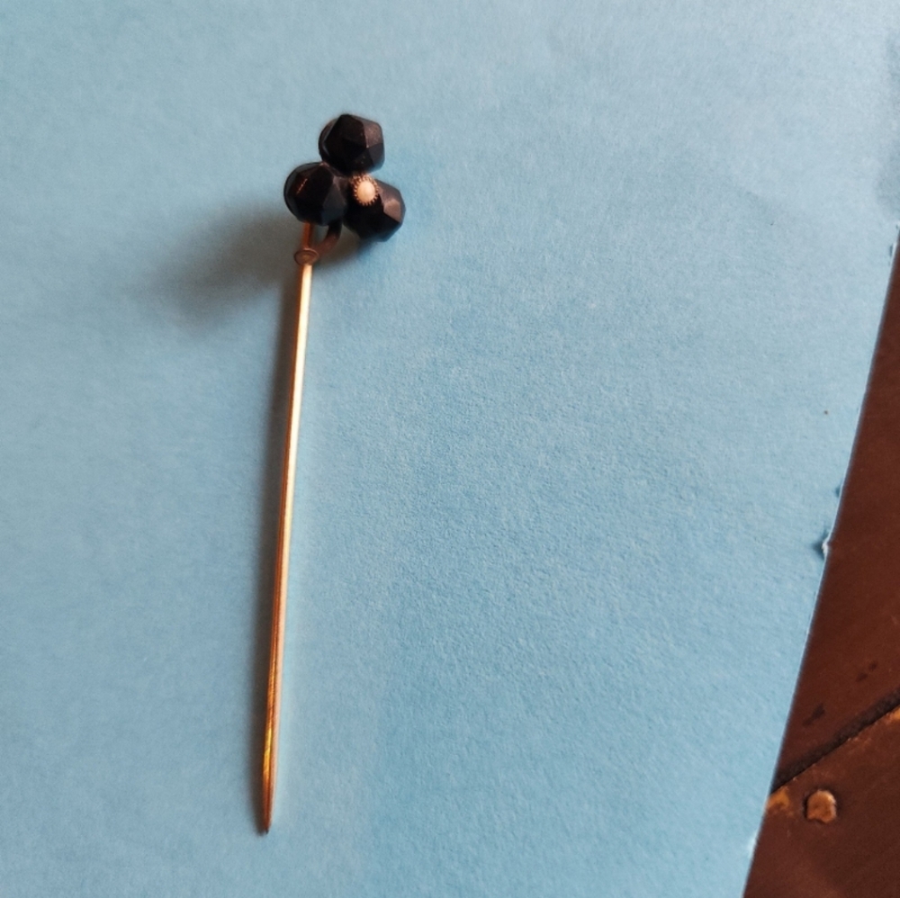 Vintage hat pin. Onyx with pearl center.  Estate Piece